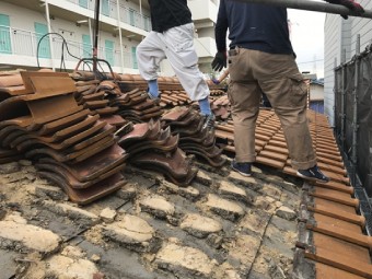 既存屋根材の撤去