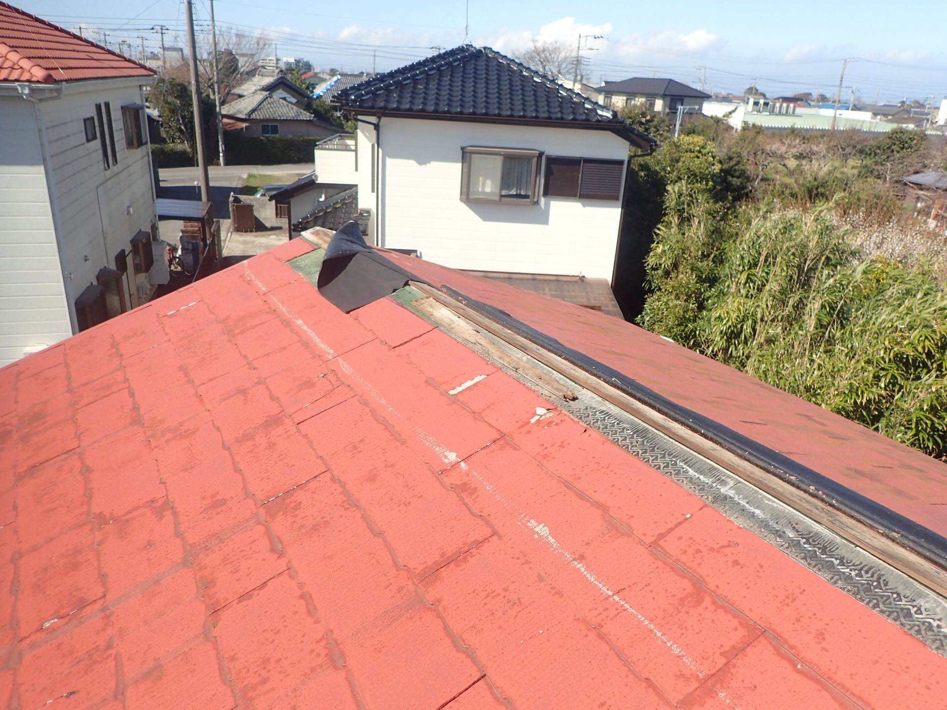 木更津市高柳にて台風による被害 火災保険を使用して棟板金交換工事を行いました