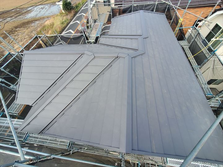 スーパガルテクトを使用した屋根葺き替え工事が完了