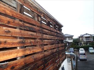 パラペット部分までモルタル壁が落下していました。　千葉市緑区 (3).JPG