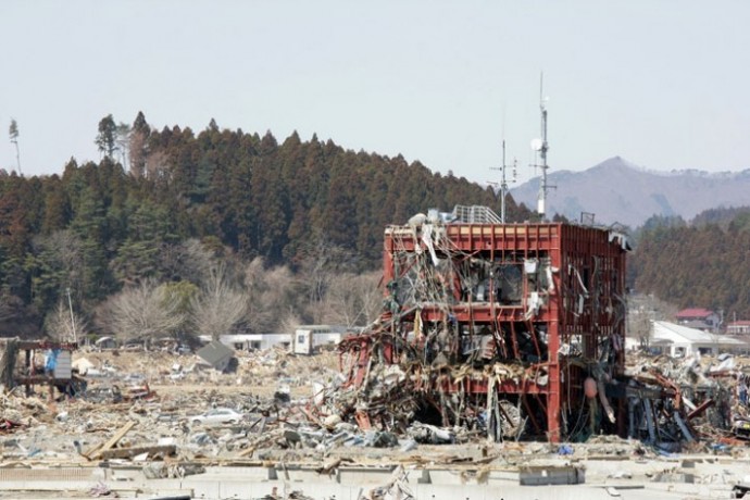 東に日本大震災による津波