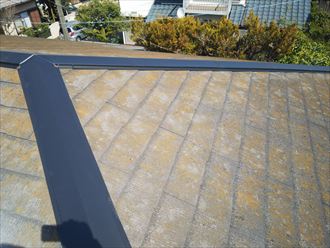 市原市南国分寺で行った棟板金交換工事で大屋根の棟板金の固定完了