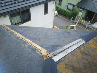 台風　棟板金の剥がれ