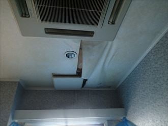 0b7087418aff1ea19ecb66a1b40a2e14 君津市 レストランの雨漏り002_R