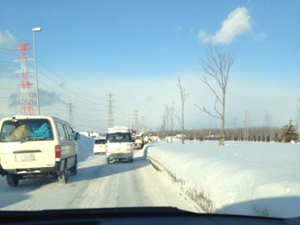 積雪、凍結した道路