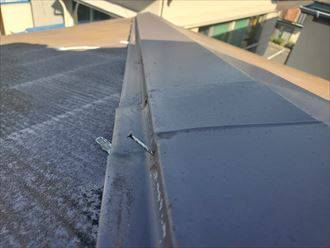 棟板金の釘浮き