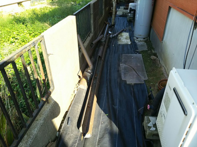 取れてしまった雨樋 取れてしまった雨樋