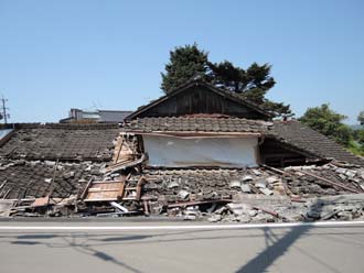 熊本大地震で1階部分が倒壊したお住まい