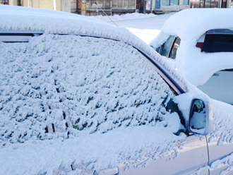 車に積もった雪