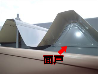 こちらも折板屋根の面戸