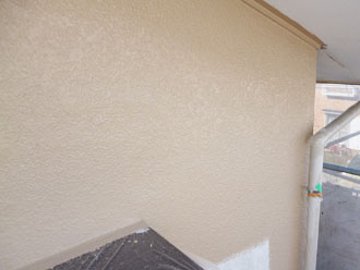 印旛郡栄町　外壁塗装　中塗り　クリーンマイルドシリコン