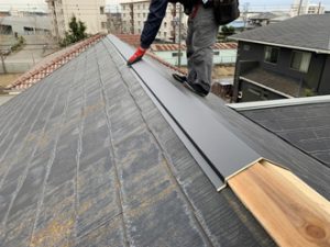新規棟板金取り付け