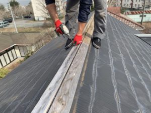貫板の撤去作業