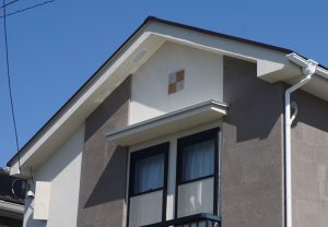 太陽光パネルと相性が良い 招き屋根のメリットとは