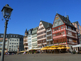普通の切妻屋根が並ぶドイツの街並