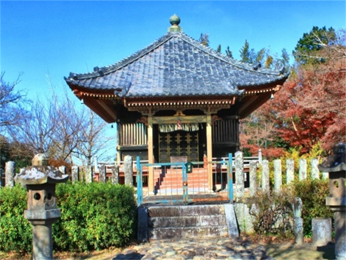 神社や寺に多い方形屋根