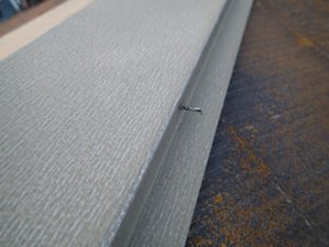 棟板金の釘浮き