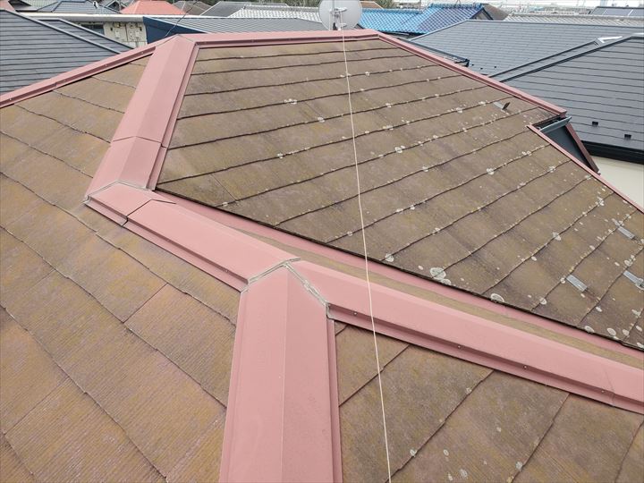 柏市宿連寺で防水性が低下しているスレート屋根の調査