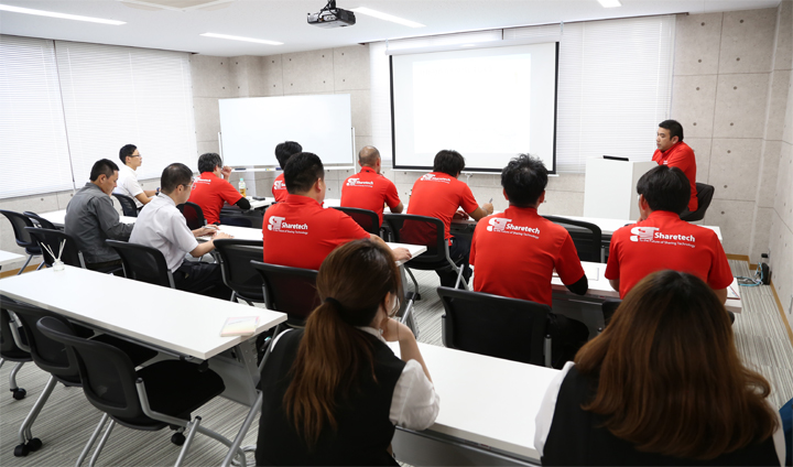 社内での研修会や勉強会の様子