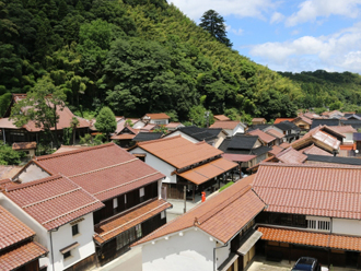 石州瓦は赤褐色