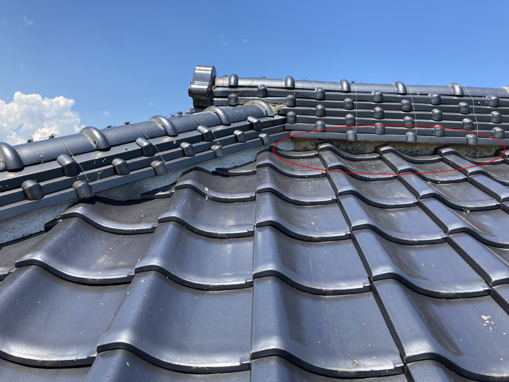 東金市家徳にて瓦屋根の崩れた漆喰を調査 漆喰の詰め直しをご提案