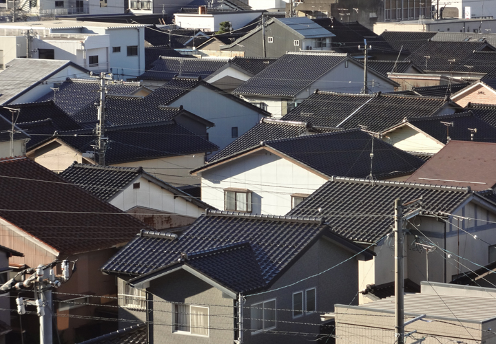 屋根の種類4つの形状をご紹介 雨漏りのリスクが低いのは