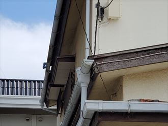 令和元年房総半島台風の影響で軒瓦がずれてしまい落下の危険があります