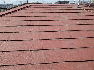 スレート屋根の塗膜の剥がれは防水性の低下や耐久性の低下に繋がります