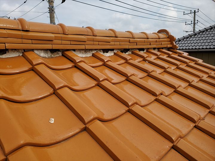 八千代市大和田にて棟の漆喰が剥がれた瓦屋根調査