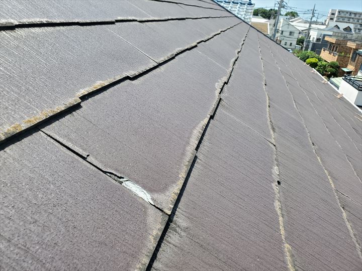 船橋市東船橋にてスレート屋根調査、ニチハのパミールが剥離しています