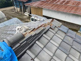 棟瓦の台風被害、雨漏りの可能性