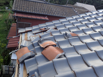 台風15号による瓦屋根の被害