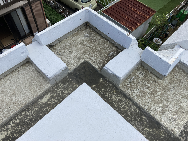 君津市北子安にて屋上からの雨漏りについてご相談 屋上排水の詰まりが原因でした