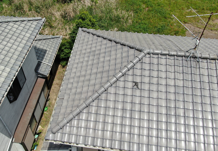 新築の屋根瓦について、瓦1枚ずつ固定を義務化で台風時などの災害で  