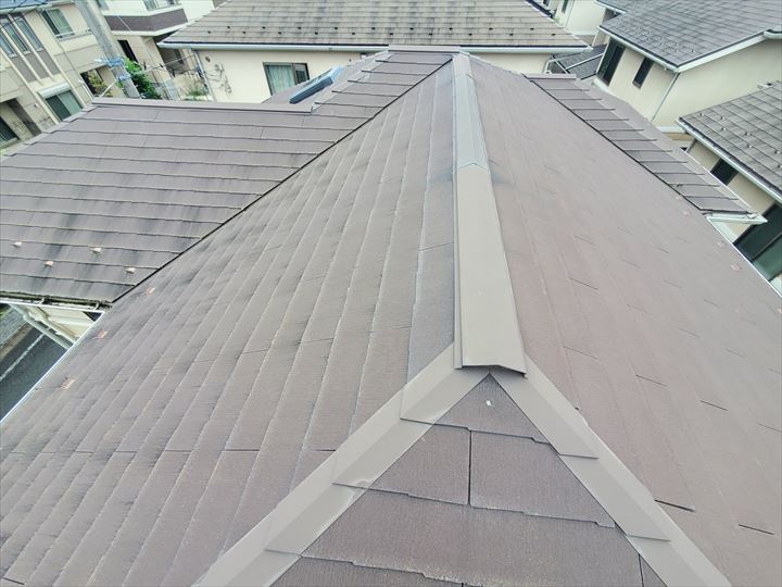 塗膜が剥がれて防水性が低下したスレート屋根