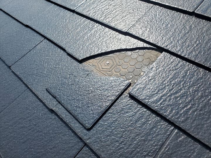 屋根材を固定している釘から雨水が浸入し雨漏りに繋がります