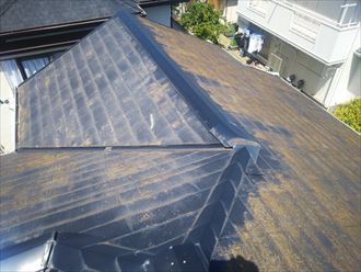 八千代市八千代台東にて塗膜が剥がれたスレート屋根の調査