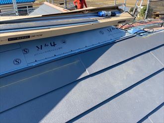 スーパーガルテクトを使用した屋根葺き替え工事