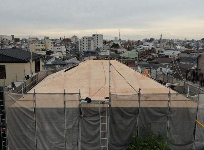 野地板が綺麗に貼られている