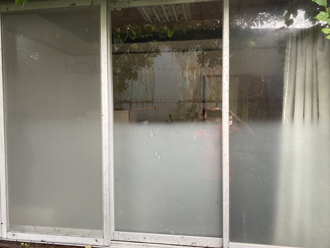 台風で割れた窓ガラスを交換しました