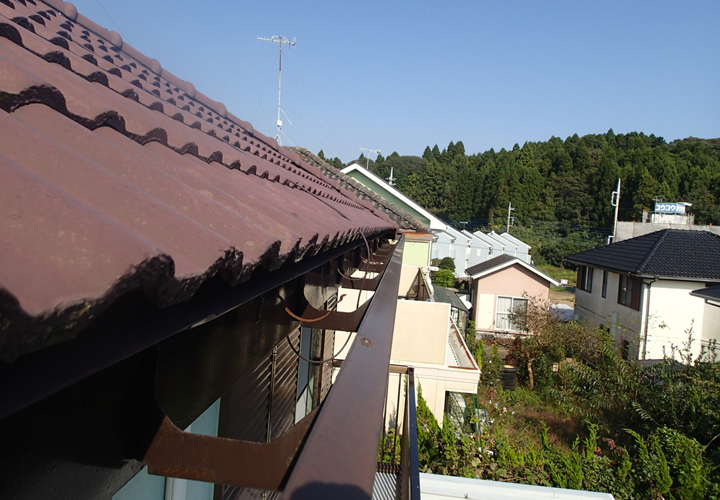 雨樋が外れたようす