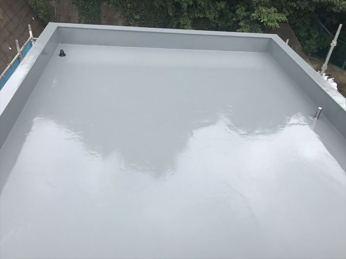 ウレタン塗膜防水通気緩衝工法にて行った陸屋根防水工事が完了