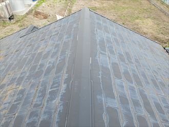 スレート屋根の塗膜が剥がれて防水性が低下
