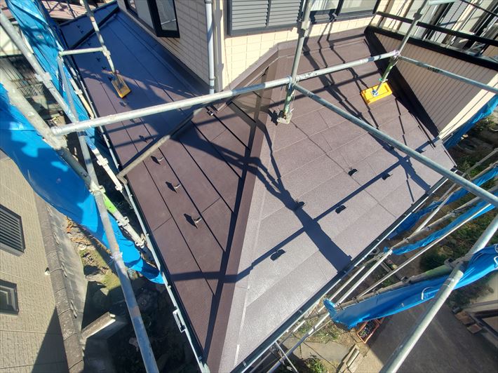 スーパーガルテクトを使用した屋根カバー工事が完了