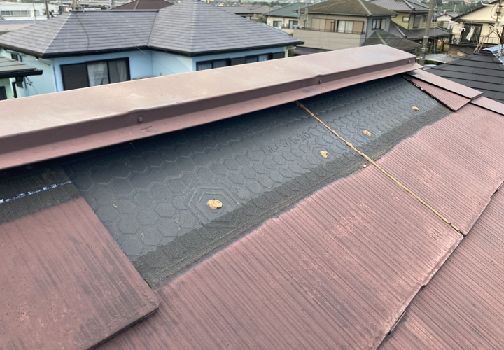 台風被害を受けたスレート屋根