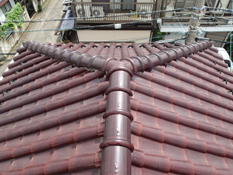 築32年になる邸宅の屋根にはS形瓦が使用されています