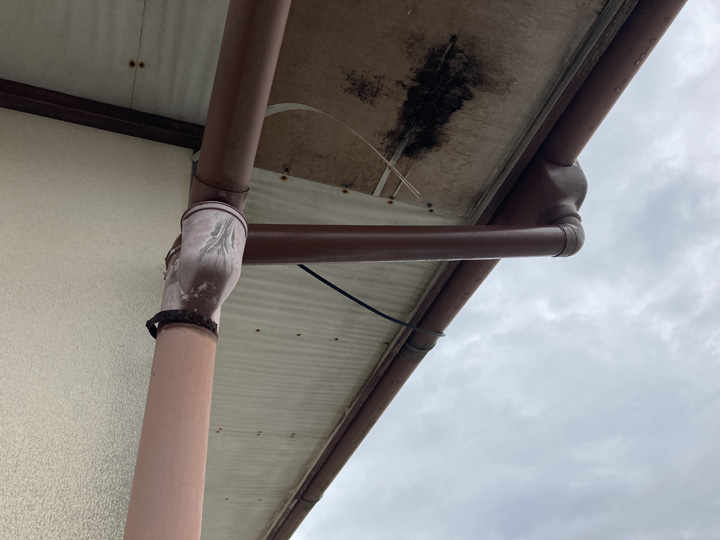 茂原市下永吉にて強風により飛散してしまった雨樋についてのご相談を頂き 雨樋の補修工事を行いました