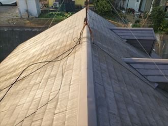 塗膜が剥がれているスレート屋根