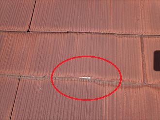 耐久性の低下に繋がるスレートの素地の露出