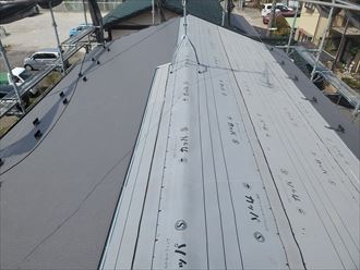 スーパーガルテクトを使用した屋根葺き替え工事